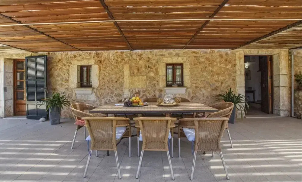 Poolside Garden Retreat in Búger