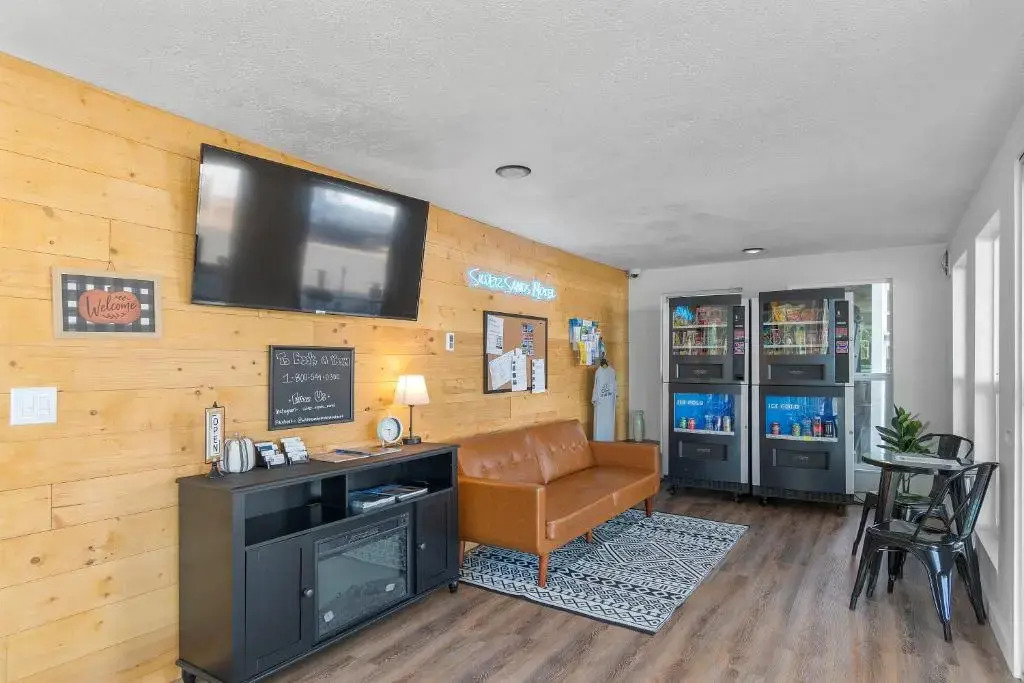 Silver Sands Motel
