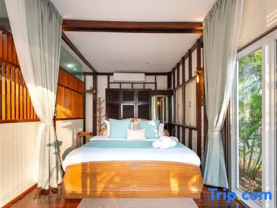 Sleeps 4 | Beachfront Colonial Villa in Hua Hin | Pool | BBQ