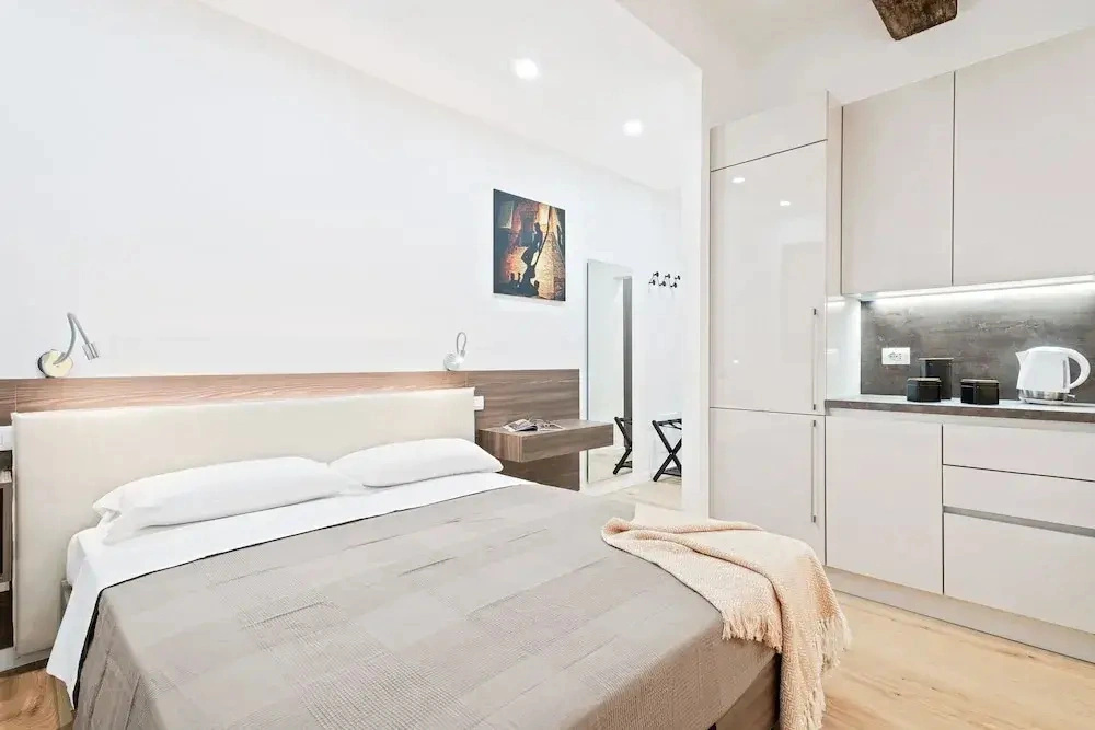 Due Torri Elegant Mini House