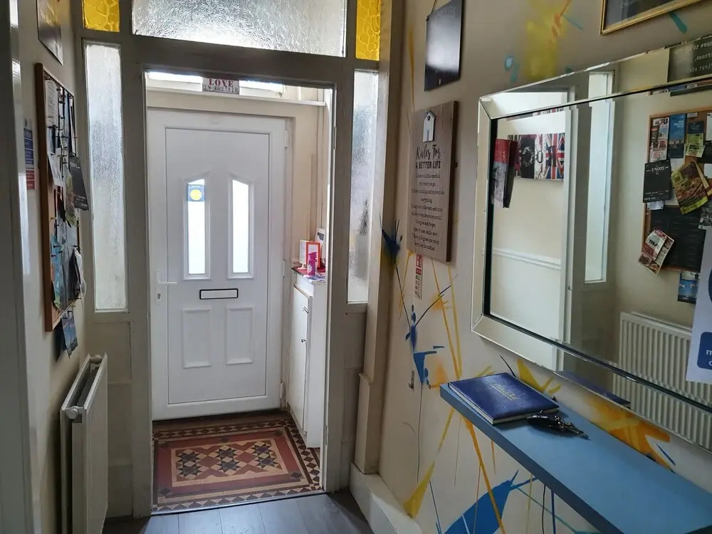 Very Large House Sleeps 12 People 8 Mins From City