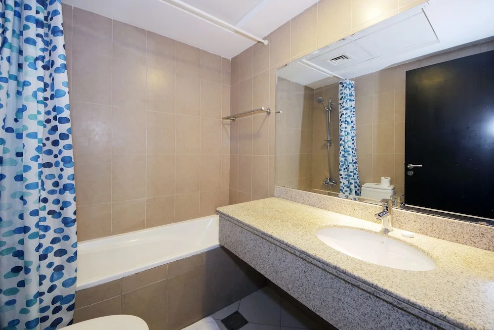Signature Holiday Home - Red Residence