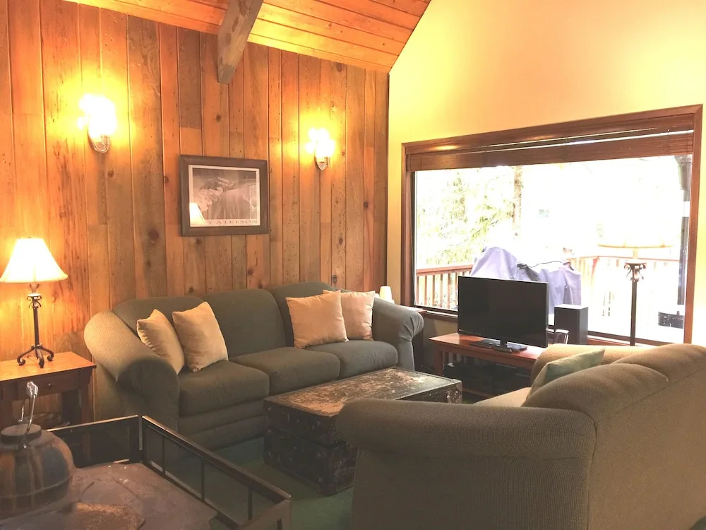 Snowline Cabin #98 A pet Friendly Cabin With a Wood Stove, hot tub and Wifi!