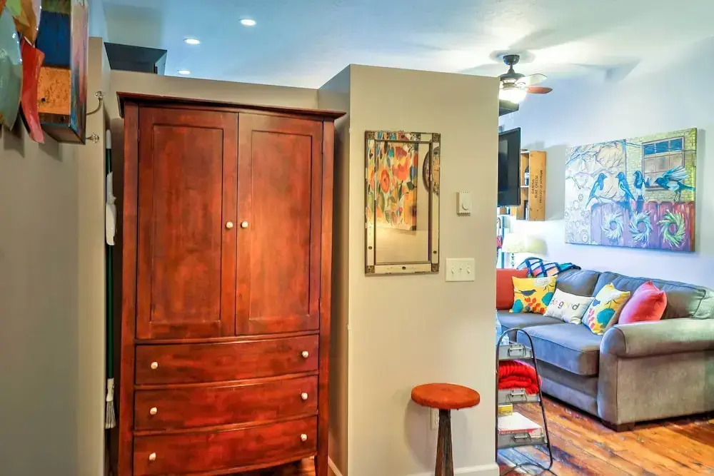 Walkable Studio Apartment in Downtown Livingston!