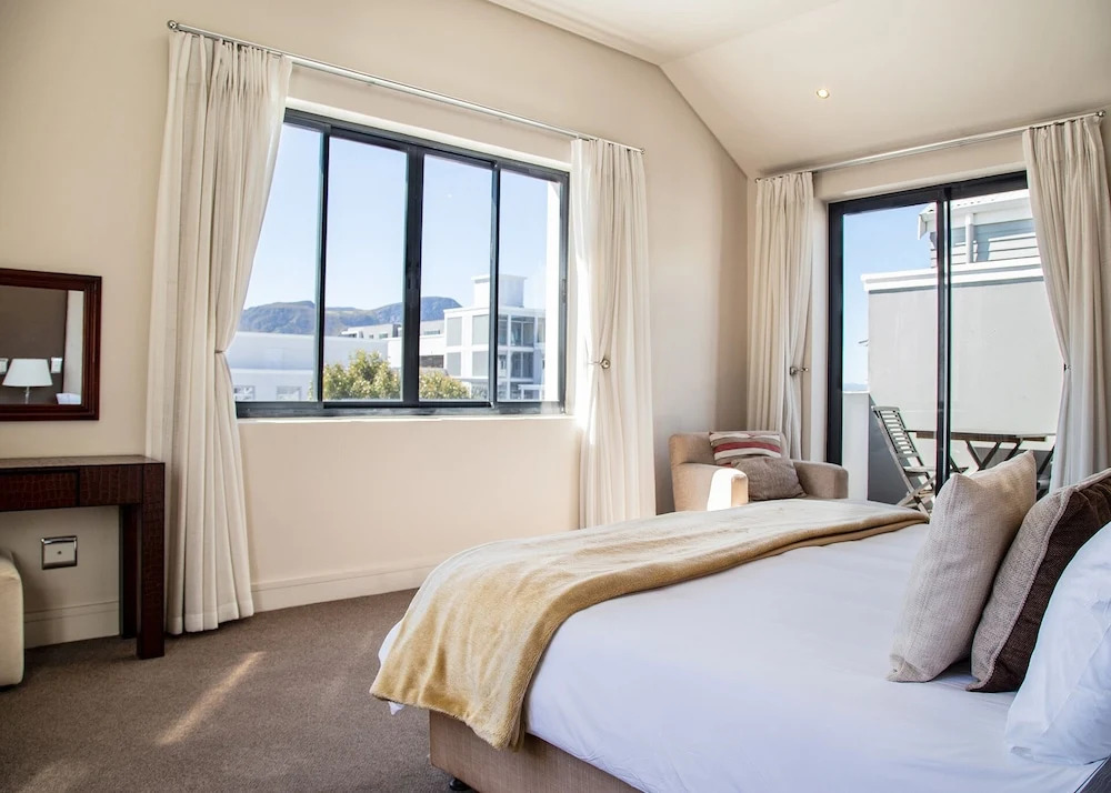 Marine Square Luxury Suites