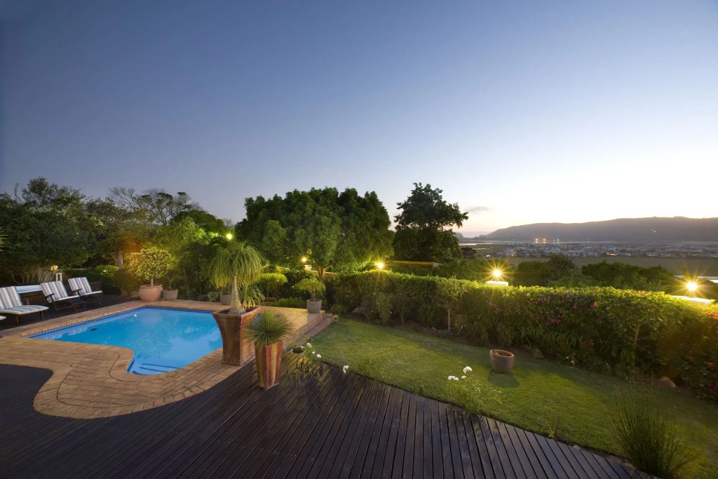 Candlewood Lodge