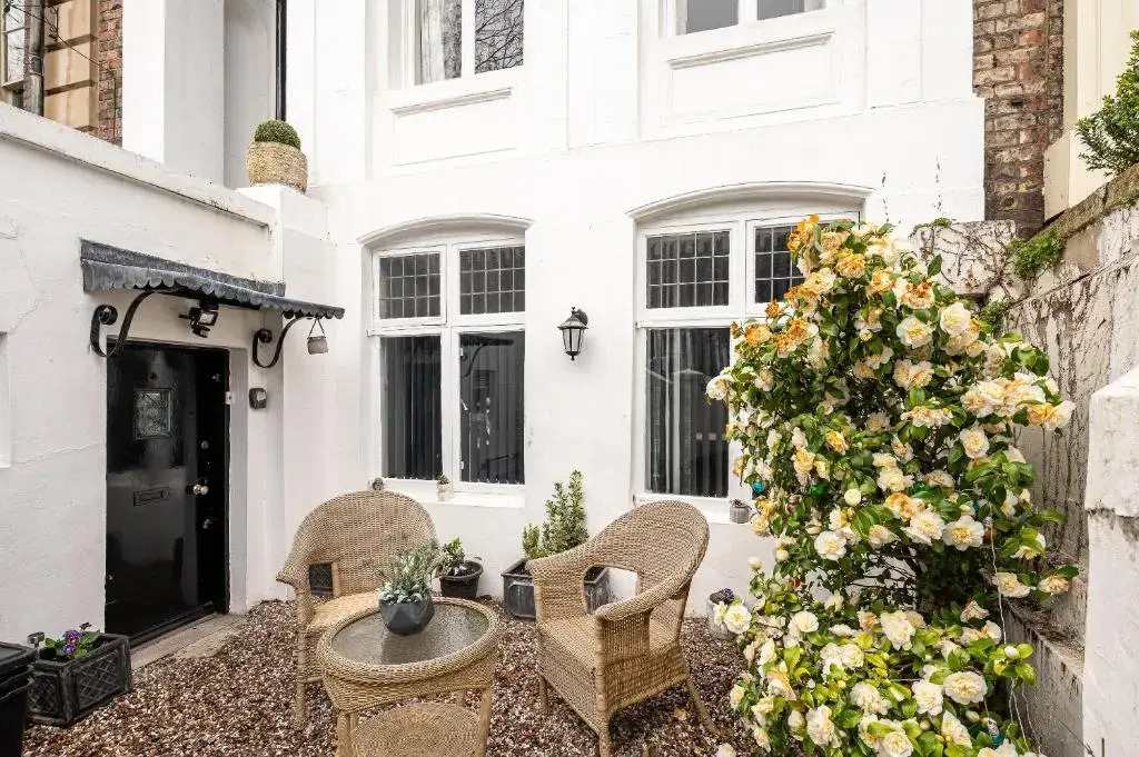 1 Bed Central Garden Apartment