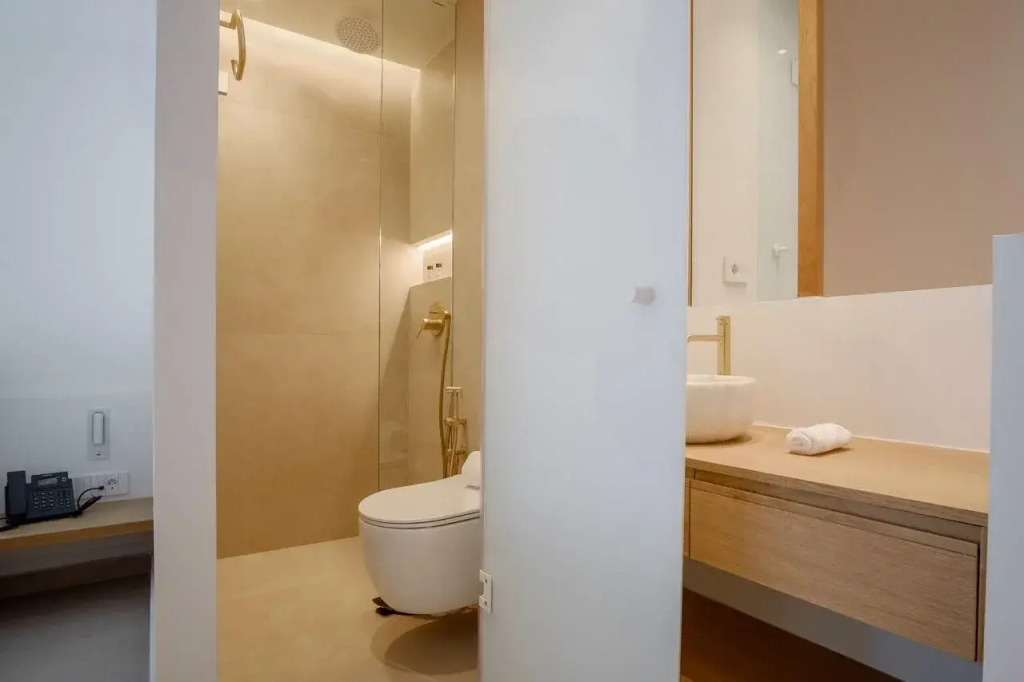 Phos Hotel Adults Only