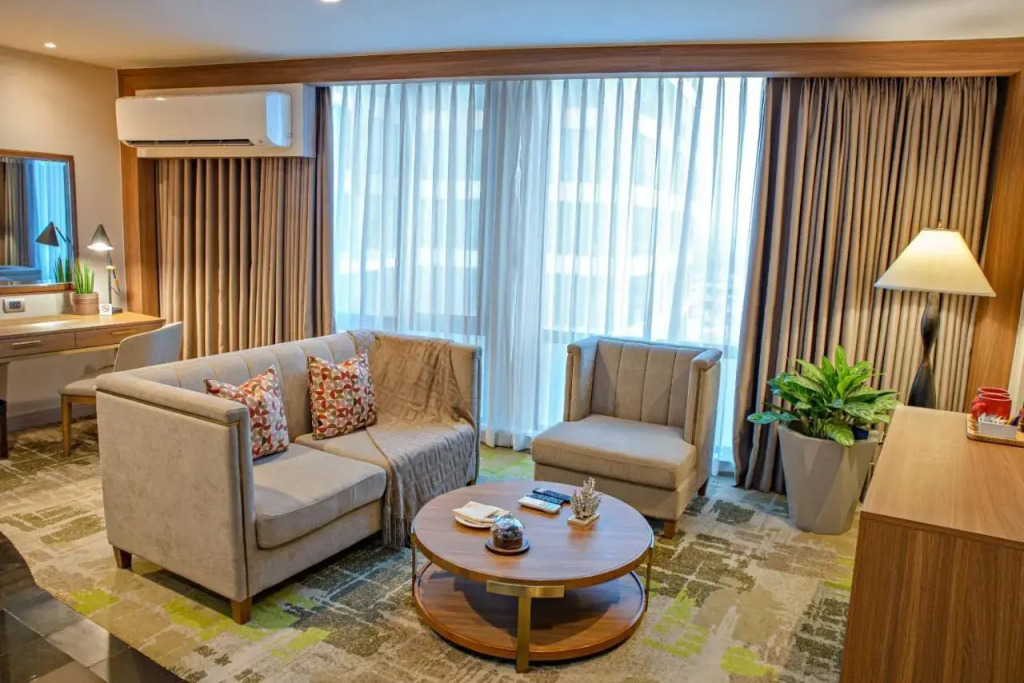 MCollection - Business & Leisure Stay in Eastwood City