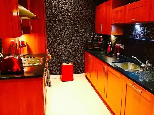 Glasgow City Center Flat with Parking
