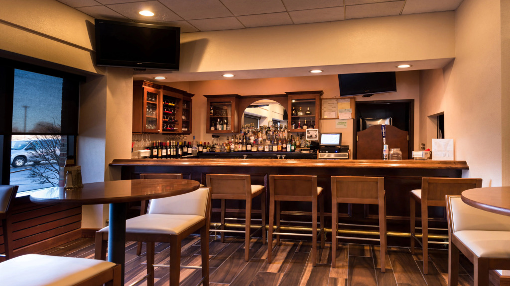Holiday Inn Hotel & Suites Warren by IHG