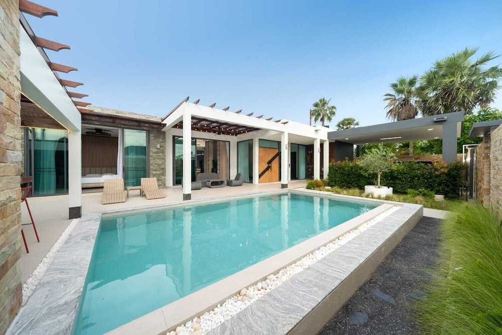 Baan Don 3 BR Pool Villa near Layan