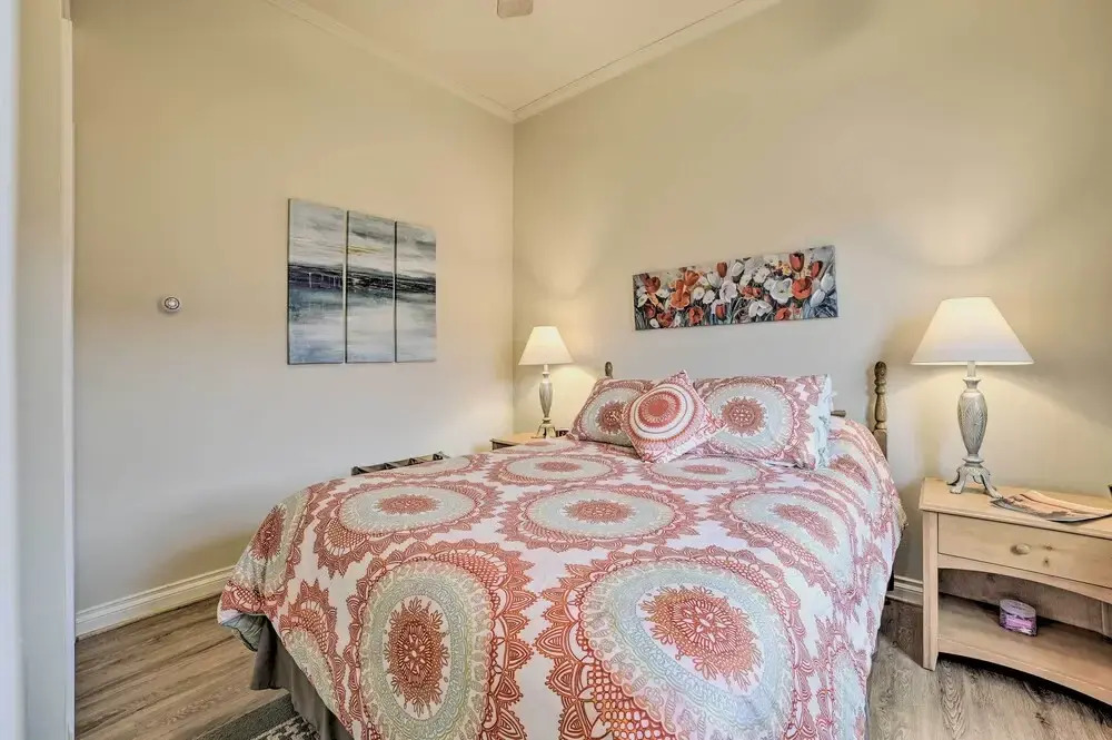 Downtown Loft Apartment, Steps to Riverfront!