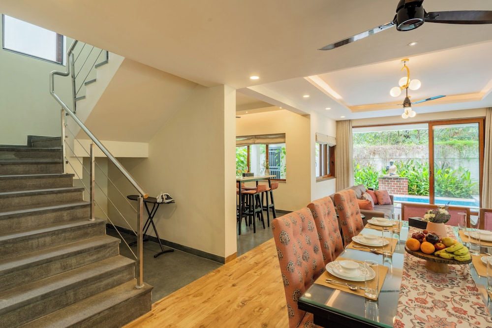ELIVAAS 3 BHK Pvt Pool & Bar - Villa Valerie