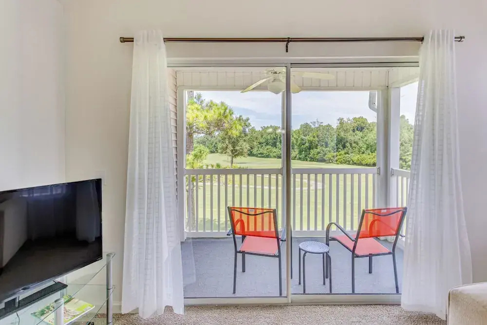 Screened Porch & Community Perks: Myrtle Beach Gem