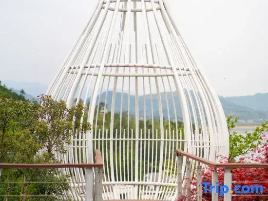 Xishe homestay by Mount Huangshan Lake