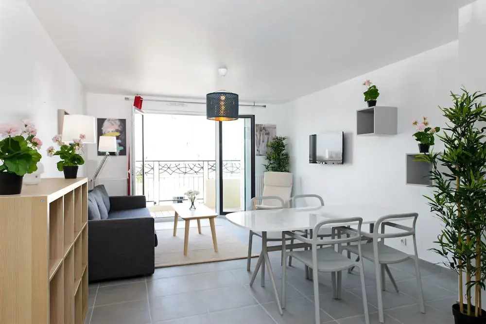 Accommodation with Parking near Paris