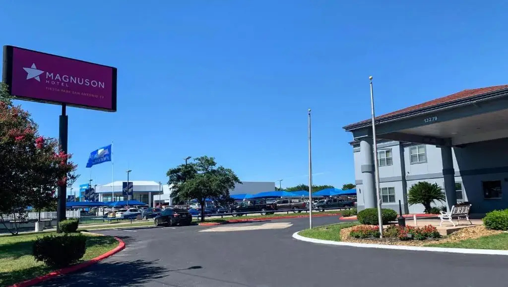 Quality Inn & Suites near six flags and medical center