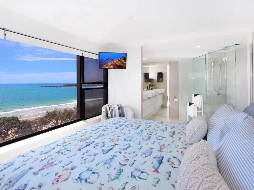 Parkyn Place 7 - Newly Refurbished Three Bedroom Oceanfront Apartment with FREE WIFI!