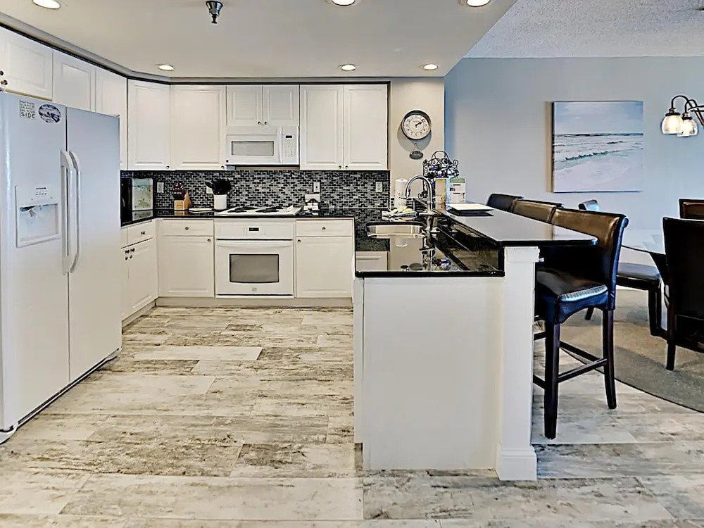 Emerald Isle Pensacola Beach by Southern Vacation Rentals