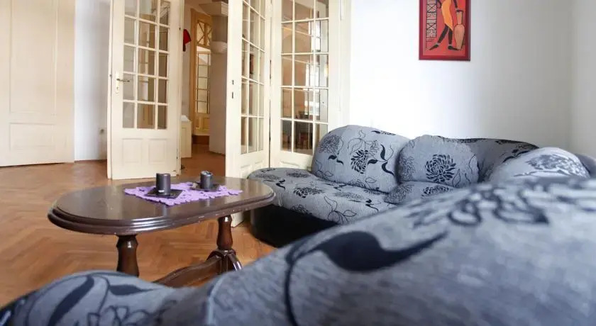 Hostel IN