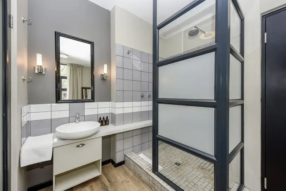 The Vantage Serviced Apartment Collection