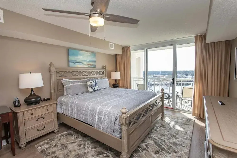 Yacht Club 1-1103