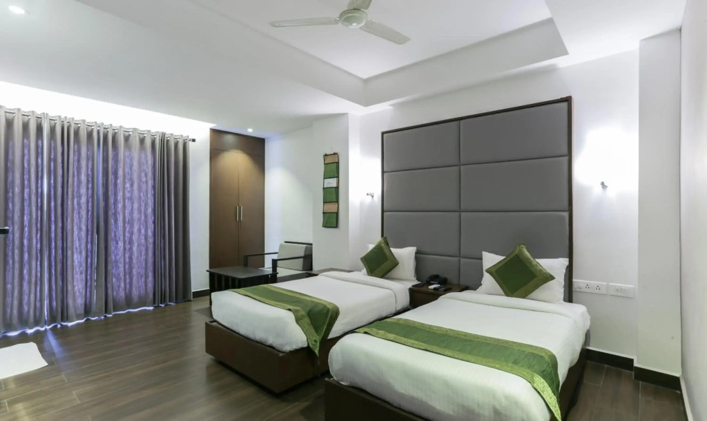 Hotel Crown Suites