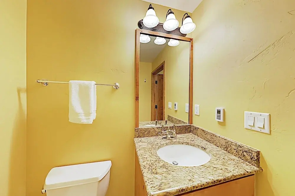 New Listing! Lake-side Gem W/ Mountain Views 2 Bedroom Townhouse