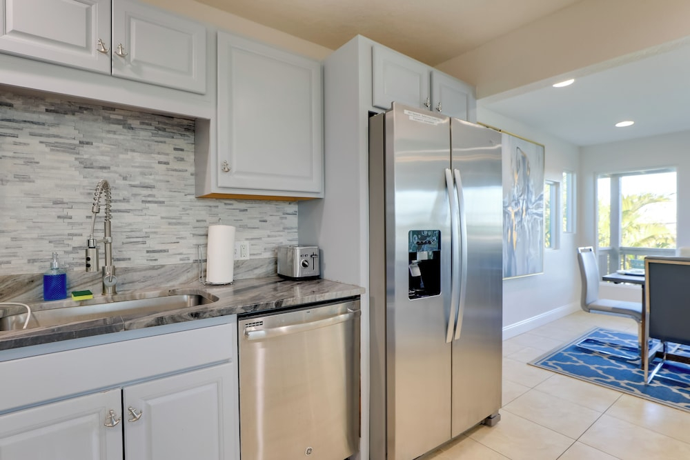 1 Block to Beach! Boutique Condo at Johns Pass