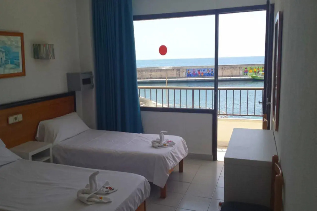 Hostal Port Corona
