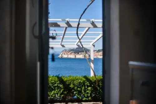 Apartment Sea Whisper