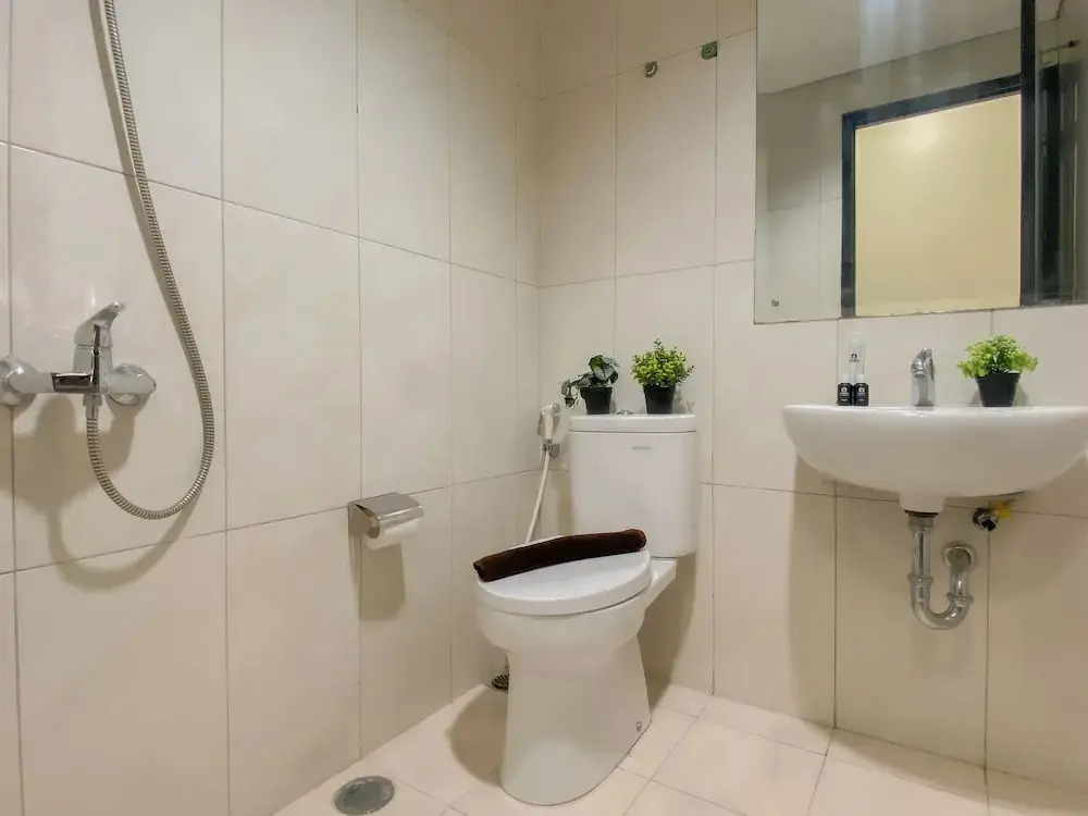 Comfy Studio At Nifarro Park Apartment