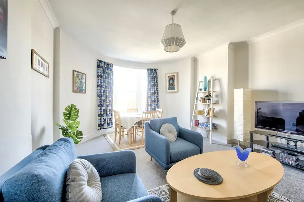 Spacious 2Br Home In New Town