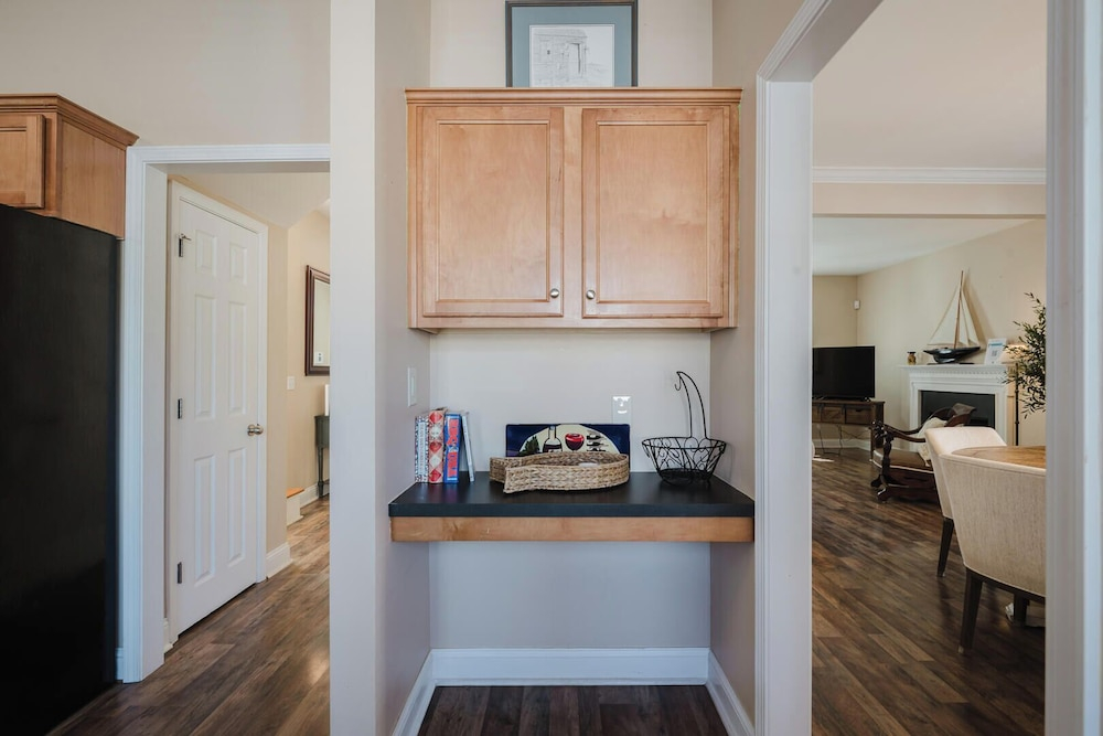 Dogs Welcome! Adorable 3-bedroom Coastal Home in Historic Old Town Bluffton