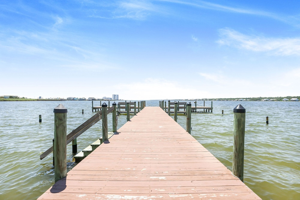Compass Point 201 Pet-friendly for fee Boat Ramp