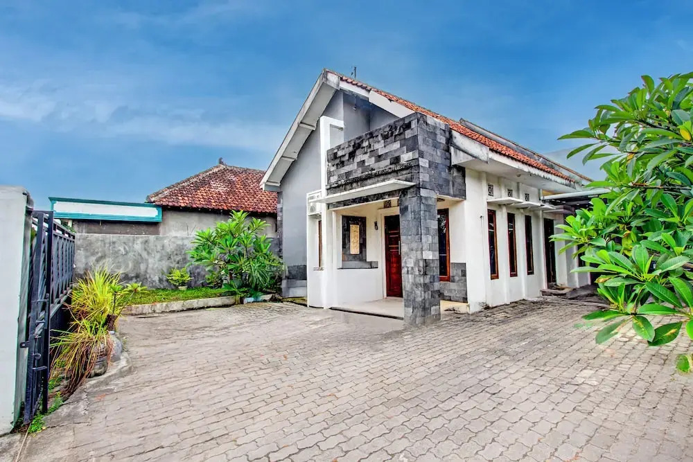 OYO 94851 Watulumpang 1 Guest House