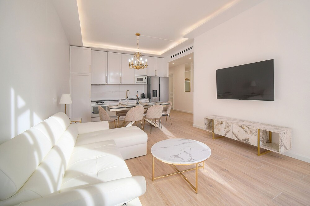 Exceptionnel 3 Chambres Balcon Carr d or A3b129