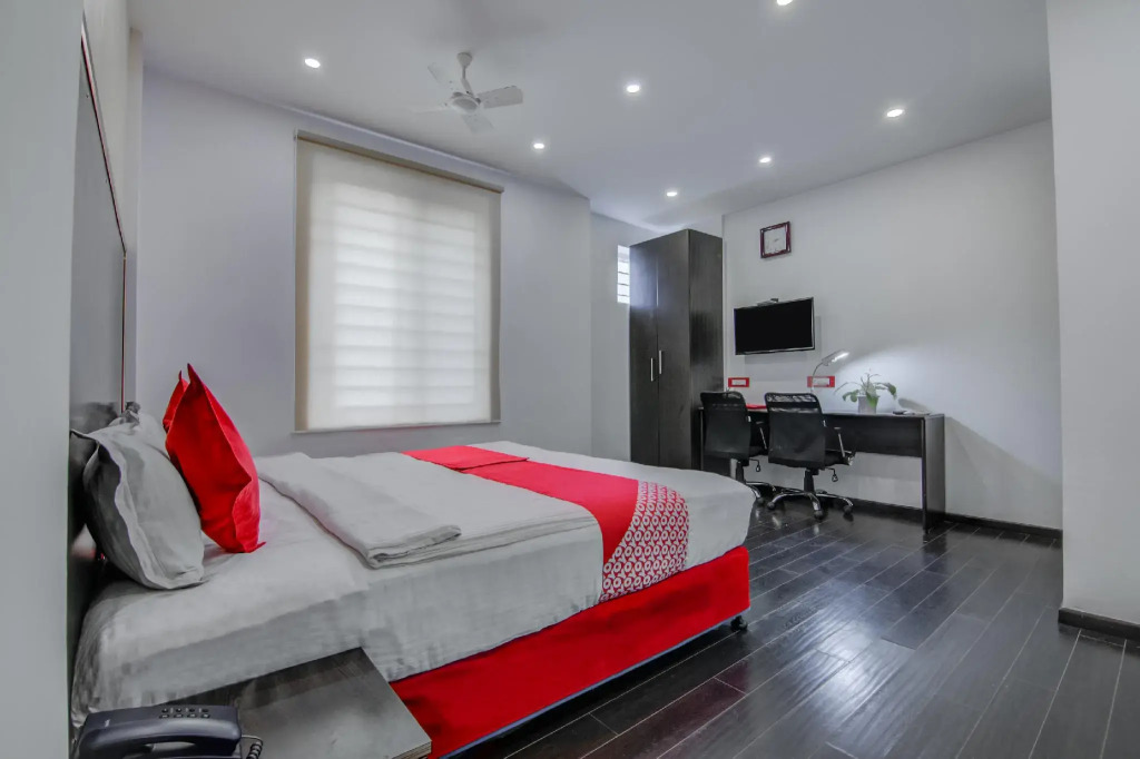 OYO 6144 Hotel M Plaza