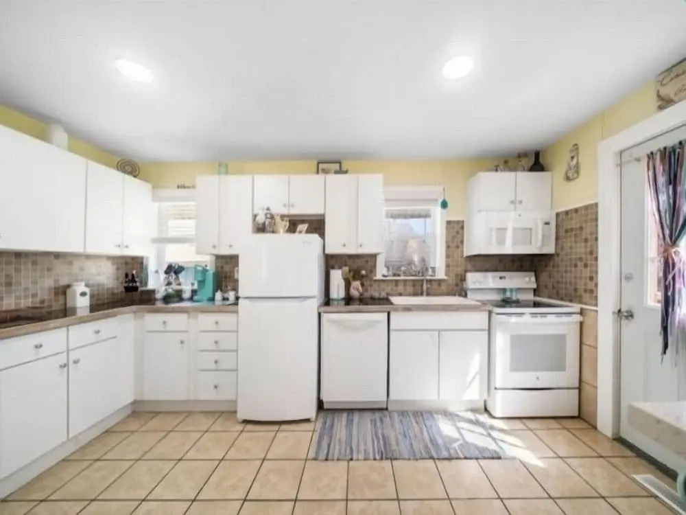 Beach Cabin - Perfect For Your Family Getaway! Pet Friendly! 2 Bedroom Cottage by RedAwning