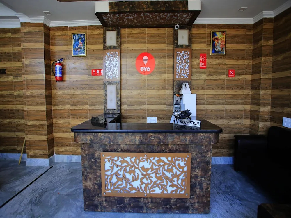 OYO 12842 Hotel Sumit Lodge