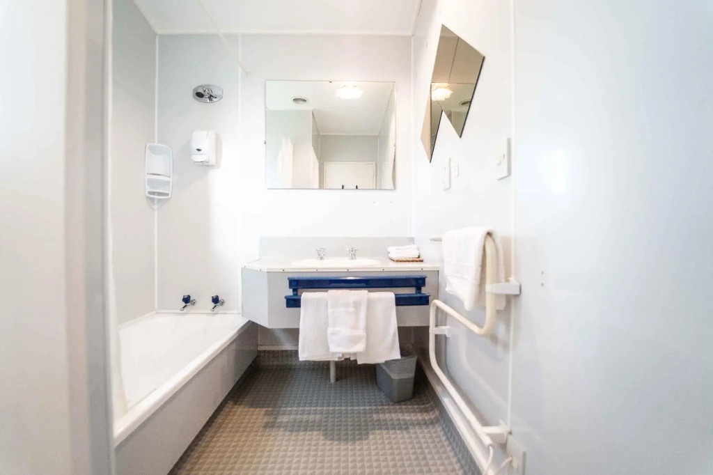 Fiordland National Park Lodge