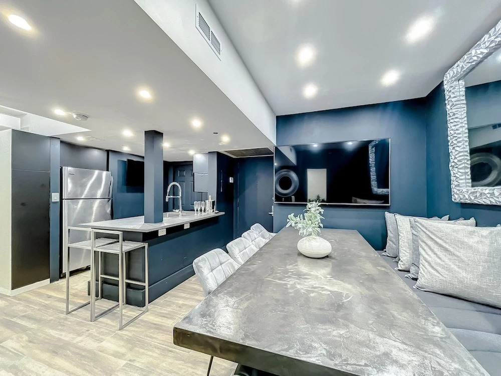 South Beach Bachelor Ette 7BR 4BA - 16 Single Beds