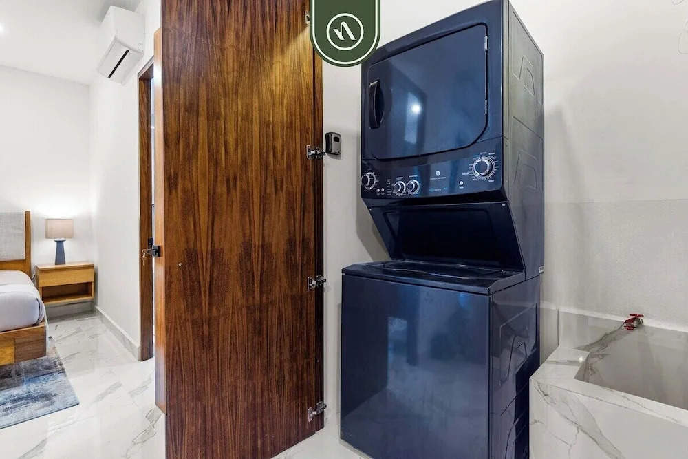 New 1 BR Condo - Rooftop Pool - Romantic Zone