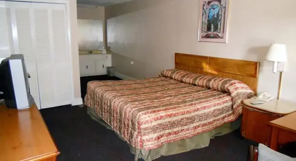 Creek Side Inn