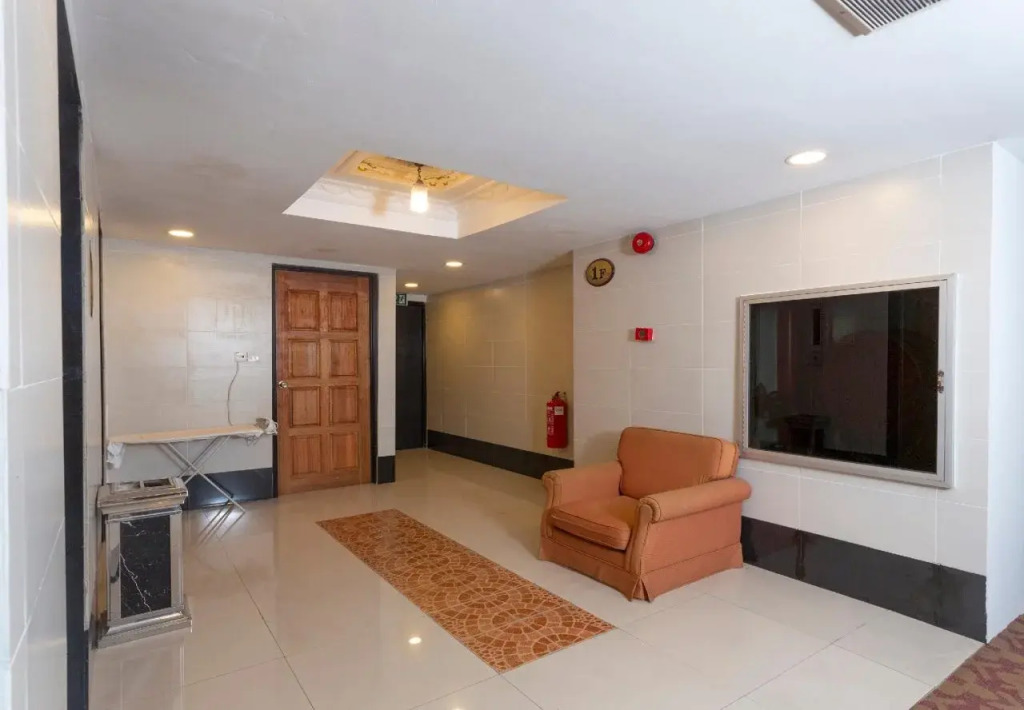 OYO 89619 De Choice Hotel
