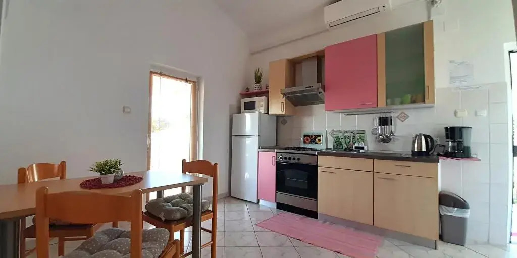 Apartments Hajl
