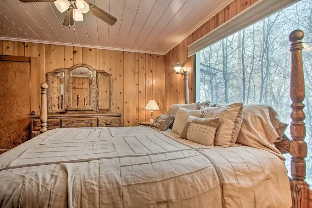 Cozy Home w/ Hot Tub: Half Mi to Salmon River!