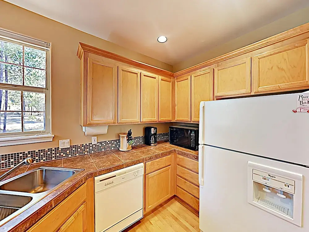 New Listing! Spacious Sunriver Haven W/ Hot Tub 3 Bedroom Home