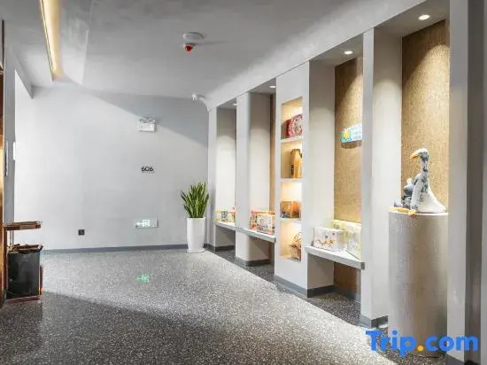 Sunny Day designer art space residential accommodation (Libo food street shop)